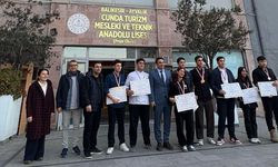 Ayvalıklı şef adayı öğrenciler İstanbul'dan 15 madalya ile döndü