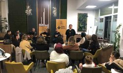 Balıkesirli öğretmenler hem çaldı, hem söyledi