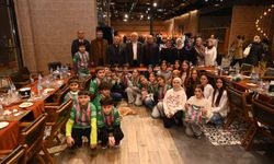 Başkan Başdeğirmen, şampiyon takımla buluştu