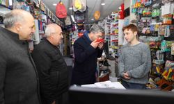 Başkan Küçükoğlu Aziziye'de bayrak dağıttı