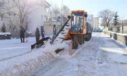 Belediye Ekipleri'nden hummalı kar temizliği çalışması