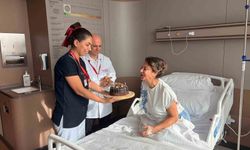 Bir yıl yutma mücadelesi veren doktor, doğum günü pastasını yutabilmenin mutluluğunu yaşadı