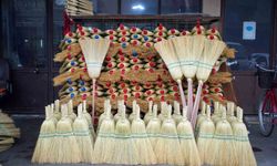 Bir zamanların vazgeçilmeziydi, şimdi yok oluyor: Ot süpürgelerde son ustalar