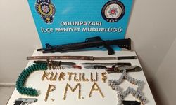 Bisikletle çarptığı vatandaşı tehdit eden şahsın iş yerinden cephanelik çıktı