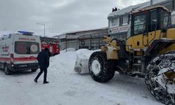 Bitlis'te karın ağırlığına dayanamayan çatı çöktü: 1 yaralı