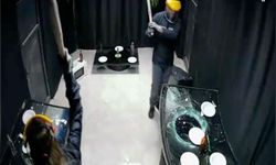 Bu eve gelen her şeyi kırıp döküyor