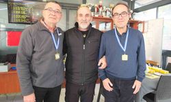 Burhaniye' de briç turnuvaları devam ediyor