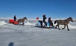 Çıldır Gölü tamamen dondu: Eksi 30 dereceyle atlı kızak keyfine hazır