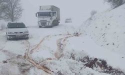 Çorum'da mahsur kalan araçlar için ekipler seferber oldu