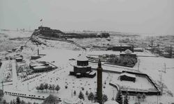 Doğu'nun incisi Kars, beyaz gelinliğini giydi: Beyaza bürünen kent havadan görüntülendi