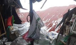 Elazığ'da kar ve fırtına köyün tek marketini kullanılamaz hale getirdi