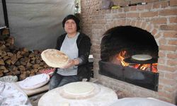 Elinin hamuru ile ekmeğin kazanıyor