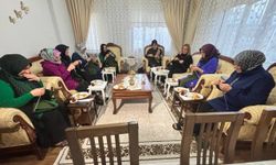 Erzincanlı gönüllü annelerden Mehmetçiğe ilmek ilmek destek