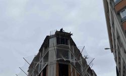 Eskişehir'de panik anları: İnşaatın 8'inci katından atlamaya çalıştı