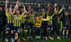 Fenerbahçe, Süper Kupa galibiyetini taraftarlarıyla yaşadı