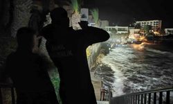 Fırtına, iskelede çalışan işçileri denize düşürdü: 1 ölü, 2 yaralı