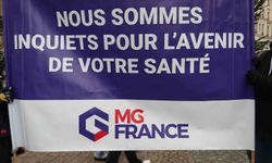 Fransa'da doktorlar 10 günlük grev kapsamında Paris'in sokaklarını doldurdu