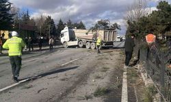 Görenleri pes dedirten kazada tır ağaçları ezip karşı şeritte durabildi