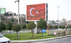 Hain provokasyona karşı Gaziosmanpaşa'da ekranlar Türk bayraklarıyla donatıldı