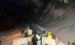 Hakkâri'de mahsur kalan işçiler kurtarıldı