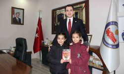 Hicarcıklı minikler Kaymakam Atam'ı kitap okuma etkinliğine davet etti