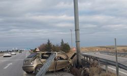 Hurdaya dönen araçtan sağ çıktı