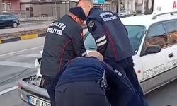 Isparta'da otomobil ışıklarda bekleyen araca çarptı: 1 yaralı