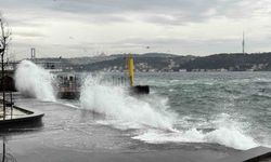 İstanbul'da dev dalgalar oluştu