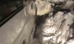 Kar nedeniyle yolda kalan araçlar, lastik iziyle kurtuldu