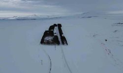 Kars'ta tarihi istasyonda kış masalı