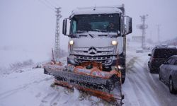Keçiören Belediyesi, karla mücadeleye aralıksız devam ediyor