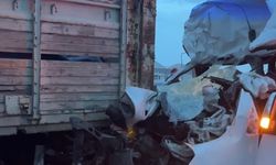 Kocaeli'de servis minibüsü ile kamyon çarpıştı: 7 yaralı