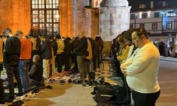 Konya'da Miraç Kandili'nde vatandaşlar camilere akın etti