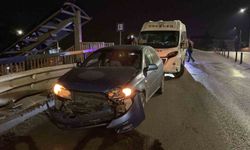 Köprüde kayan otomobil önce servis aracına, ardından bariyerlere çarptı