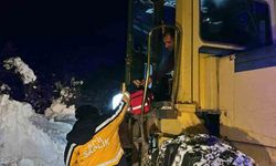 Köyde mahsur kalan çift 5 saatlik çalışma sonucu hastaneye sevk edildi