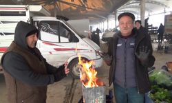 Kütahyalı pazarcılar tenekede ateş yakarak ısınıyor