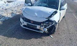 Malatya'da iki otomobil çarpıştı: 3 yaralı