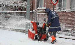 Melikgazi ekipleri 58 mahallede kar küreme çalışması yaptı