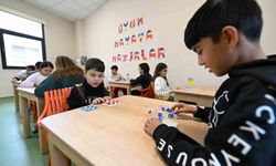 Mersin'de çocuklar hem öğreniyor hem sosyalleşiyor