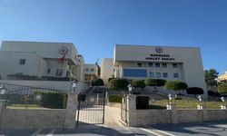 Motosiklete çarparak iki kişiyi yaralayan otomobil sürücüsü tutuklandı