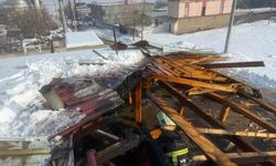 Okulda sobadan çıkan kıvılcım çatıyı tutuşturdu