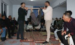 Onlarca köylü bir araya geldi, geleneksel orta oyunları kahkahaya boğdu