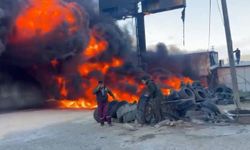 Oto lastikçide yangın: D-400'ü kara dumanlar kapladı