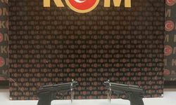 Polis 2 ruhsatsız tabanca ele geçirdi