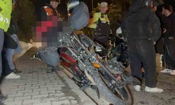 Samsun'da motosiklet servis minibüsüne çarptı: 1 yaralı