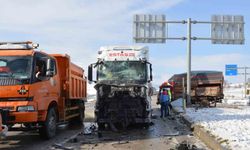 Samsun'da tır ile kamyonet çarpıştı: 2 yaralı