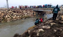 Şanlıurfa'da sulama kanalında kaybolan sürücüyü arama çalışmaları sürüyor
