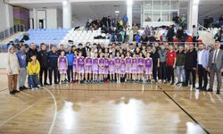 Şehir protokolü ile ERVA Sporcuları futbol maçında karşı karşıya geldi