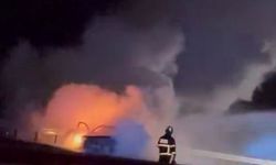 Seyir halindeki otomobil alev topuna döndü