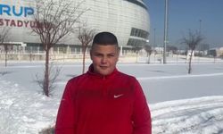 'Sıcak sevmiyorum' dedi, Sibirya soğuklarında karda yuvarlandı